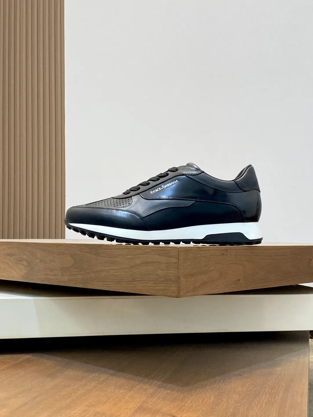 Men's Men's Shoes 💰900••Classic••Dolce&Gabbana••DG✔️High-end men's sports•casual shoes. Original goods from top counters. Original imported cowhide, multi-material splicing design ➕Imported cowhide lining, cowhide feet ➕Original TPR elastic outsole.  Size: 39-44 (38, 45 customized)